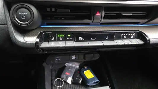 Toyota 5 2.0 PHEV XSE 2026 17