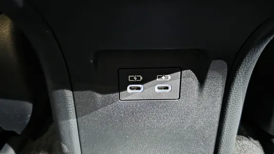 Toyota 5 2.0 PHEV XSE 2026 31