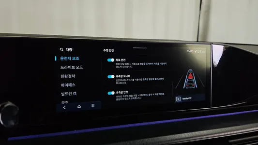 Hyundai (GN7) 2024 33