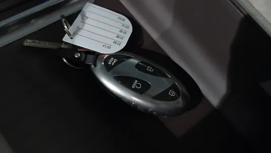 Hyundai (GN7) 2023 15