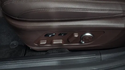 Hyundai (GN7) 2023 30