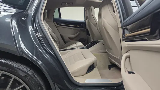 Porsche (976) 2.9 AWD 2024 10