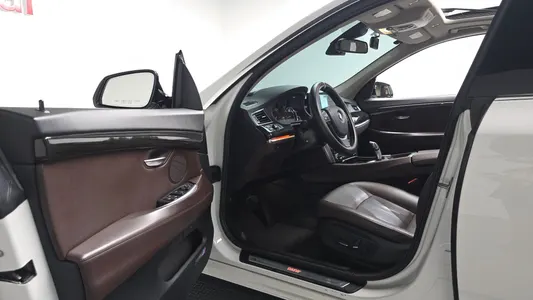 BMW 5 Series GT (F07) GT 30d xDrive 2016 9