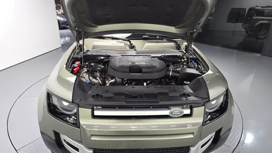 Land Rover (L663) 110 D250 SE 2022 5