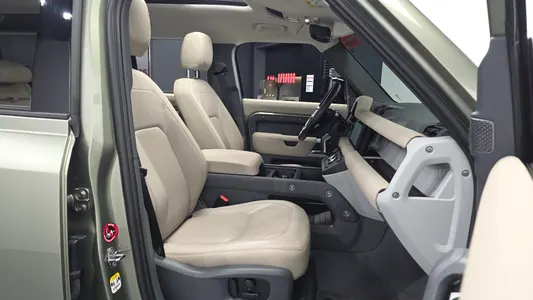 Land Rover (L663) 110 D250 SE 2022 10