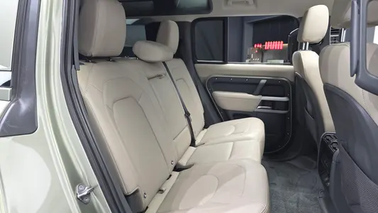 Land Rover (L663) 110 D250 SE 2022 11