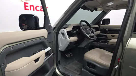 Land Rover (L663) 110 D250 SE 2022 9