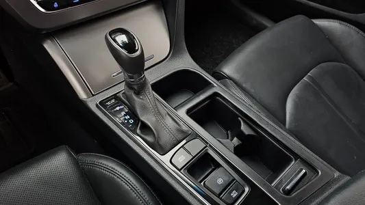 Hyundai LF 2.0 HEV 2016 9