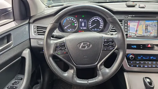 Hyundai LF 2.0 HEV 2016 13