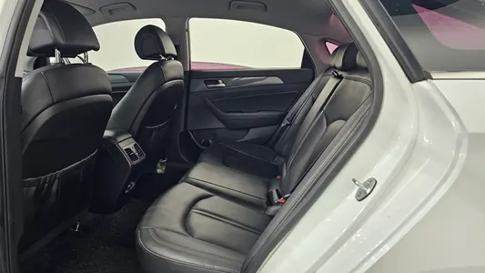 Hyundai LF 2.0 HEV 2016 26