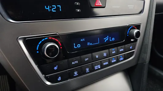 Hyundai LF 2.0 HEV 2016 28