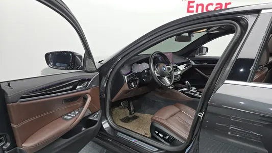 BMW 5 Series (G30) 530e M 2022 9