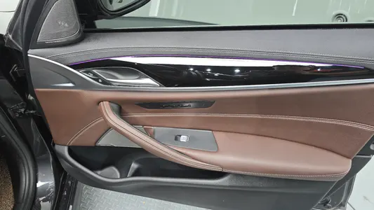 BMW 5 Series (G30) 530e M 2022 25