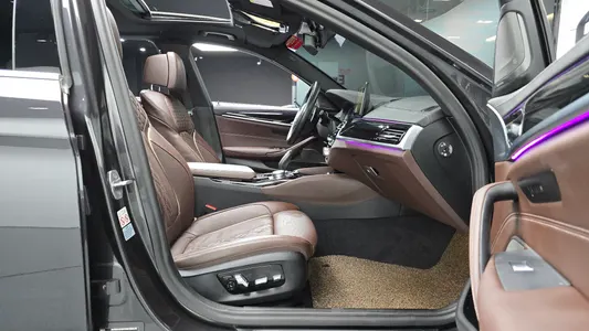 BMW 5 Series (G30) 530e M 2022 26