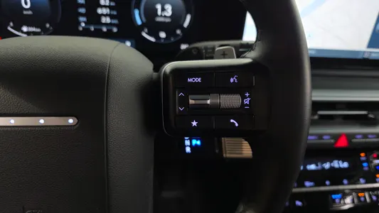 Hyundai (GN7) 2025 18