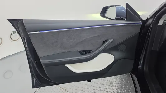 Tesla 3 AWD 2024 23
