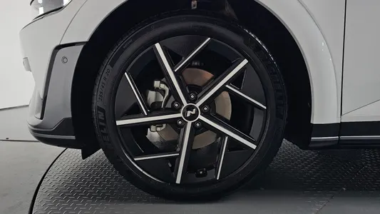 Hyundai 5 AWD 2024 5