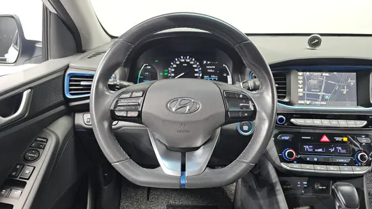 Hyundai 아이오닉 하이브리드 I 2016 15
