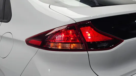 Hyundai 아이오닉 하이브리드 I 2016 24