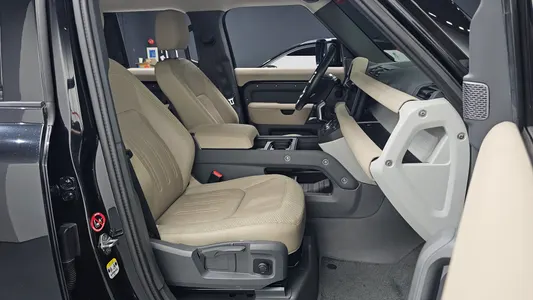 Land Rover (L663) 110 D240 S 2020 26