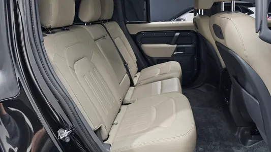Land Rover (L663) 110 D240 S 2020 27