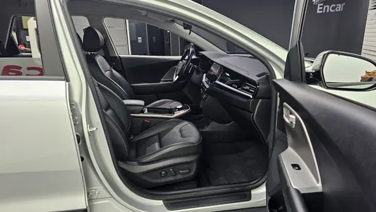 Kia 니로 플러스 2022 11
