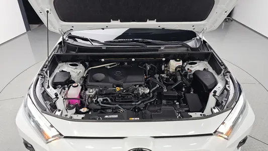 Toyota RAV4 5 2.5 2WD XLE 2025 6