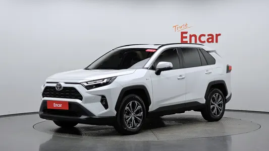 Toyota RAV4 5 2.5 2WD XLE 2025
