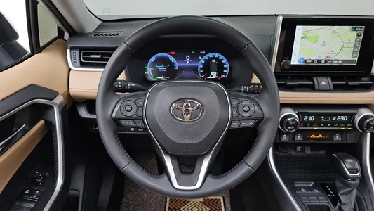 Toyota RAV4 5 2.5 2WD XLE 2025 13