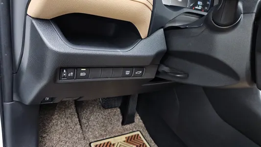 Toyota RAV4 5 2.5 2WD XLE 2025 20