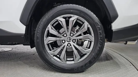 Toyota RAV4 5 2.5 2WD XLE 2025 22