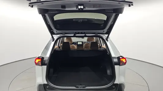 Toyota RAV4 5 2.5 2WD XLE 2025 32