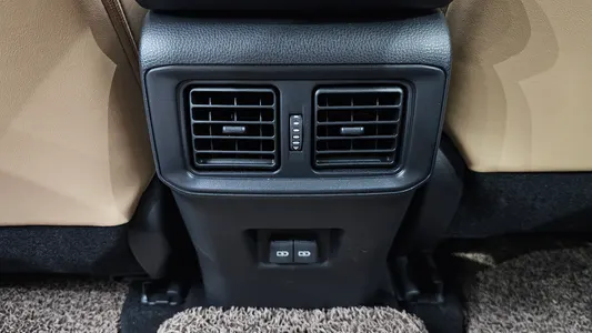 Toyota RAV4 5 2.5 2WD XLE 2025 30