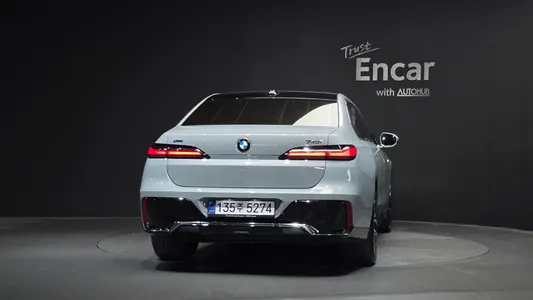 BMW 7 Series (G70) 740i sDrive M 2023 4