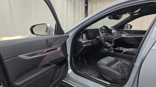 BMW 7 Series (G70) 740i sDrive M 2023 10