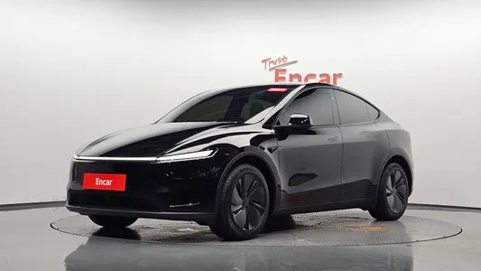 Tesla Y AWD 2025