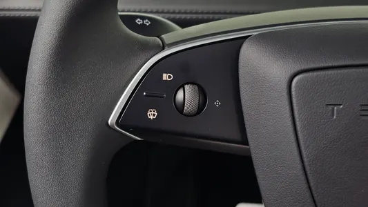 Tesla Y AWD 2025 14