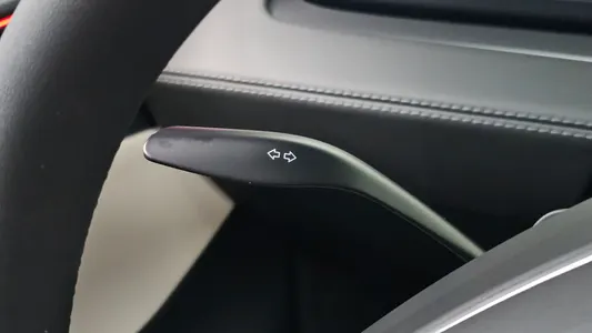 Tesla Y AWD 2025 16