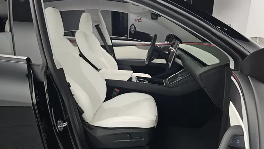 Tesla Y AWD 2025 27
