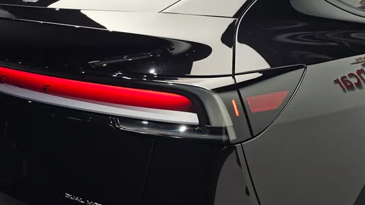 Tesla Y AWD 2025 24