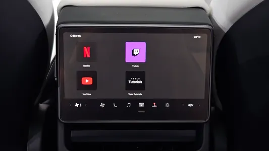 Tesla Y AWD 2025 33