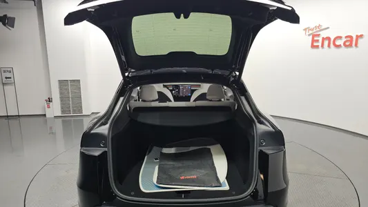 Tesla Y AWD 2025 38