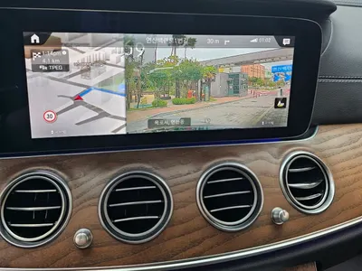 Mercedes-Benz E-Class W213 E300e 4MATIC 2022 13