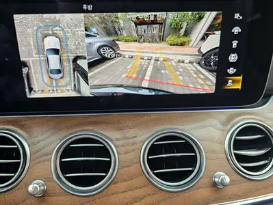 Mercedes-Benz E-Class W213 E300e 4MATIC 2022 14