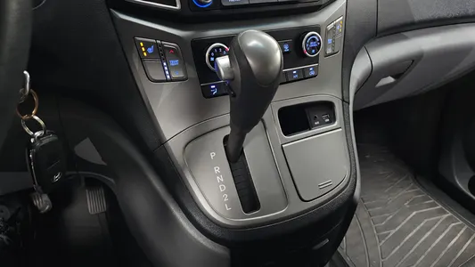 Hyundai Grand Starex 12 LPi 2017 9