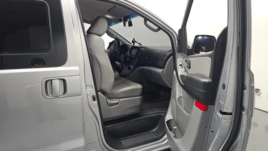 Hyundai Grand Starex 12 LPi 2017 11