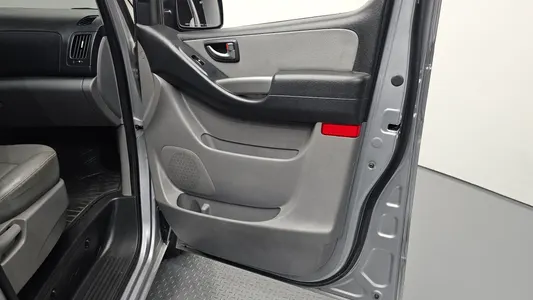 Hyundai Grand Starex 12 LPi 2017 24