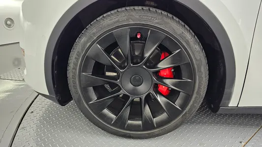 Tesla Y AWD 2021 5