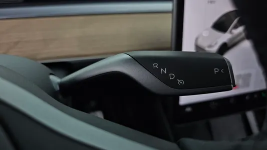 Tesla Y AWD 2021 9