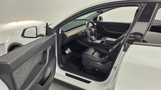 Tesla Y AWD 2021 10